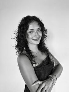 Vivi Dolfin - Nail Technician