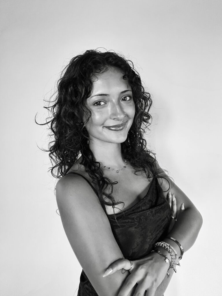 Vivi Dolfin - Nail Technician